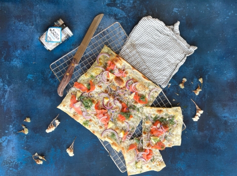 lachs-flammkuchen-mit-blauem-wunder-2